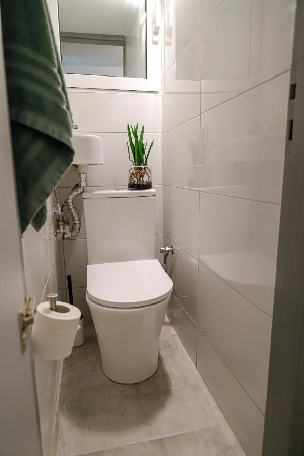 Newly Renovated Apartment 7 Min Walk From Acropolis Atenas Exterior foto
